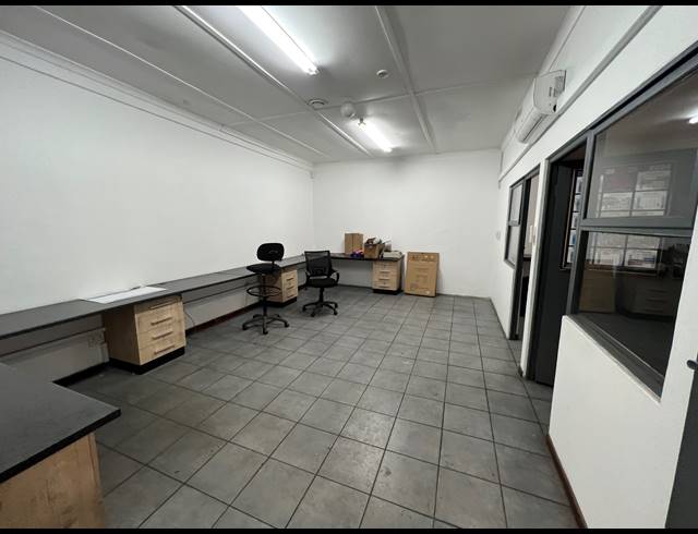 3,399M² WAREHOUSE FOR SALE IN BEACONVALE